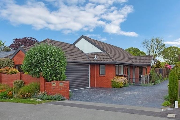 Photo of property in 1/29 Garreg Road, Fendalton, Christchurch, 8052