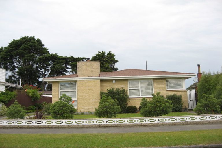 Photo of property in 6 Waratah Street, Avondale, Christchurch, 8061