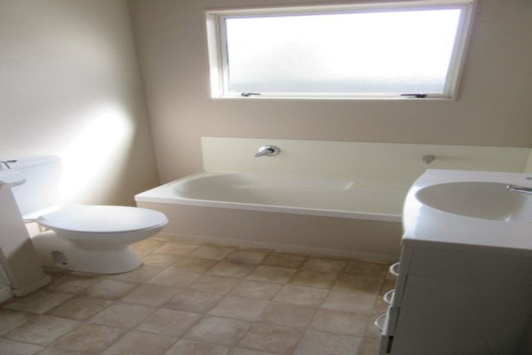 Photo of property in 32a Aniseed Grove, Timberlea, Upper Hutt, 5018