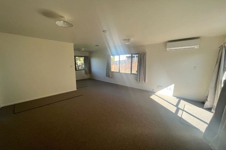 Photo of property in 2/21 Witheford Drive, Bayview, Auckland, 0629