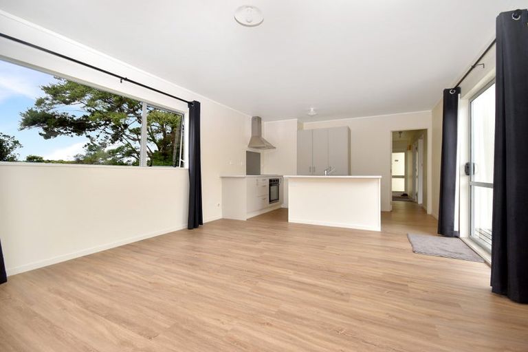 Photo of property in 25a West Harbour Drive, West Harbour, Auckland, 0618