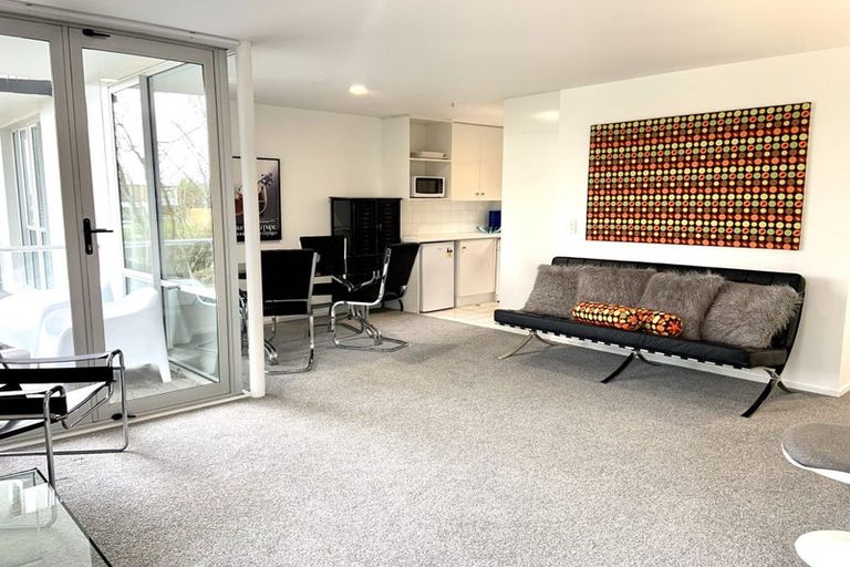Photo of property in 2/15 Peterborough Street, Christchurch Central, Christchurch, 8013