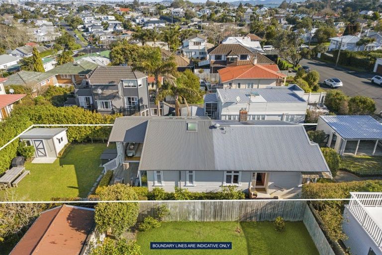 Photo of property in 7 Bruce Street, Northcote Point, Auckland, 0627