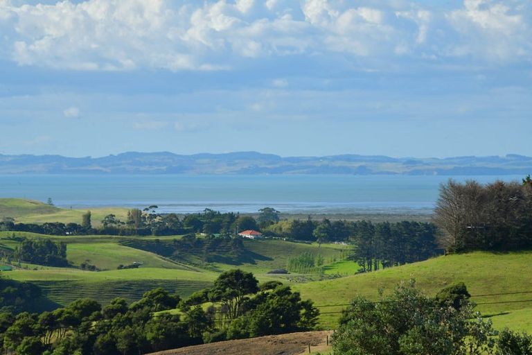 Photo of property in 21 Shine Road, South Head, Helensville, 0874