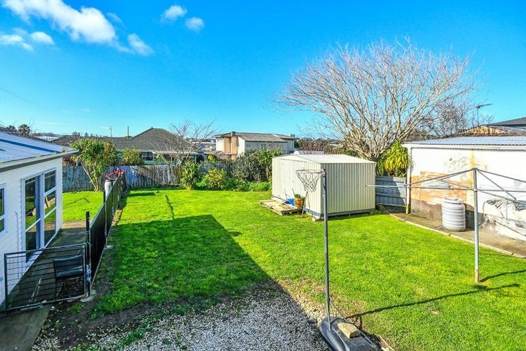 Photo of property in 16 Ranfurly Road, Papatoetoe, Auckland, 2104