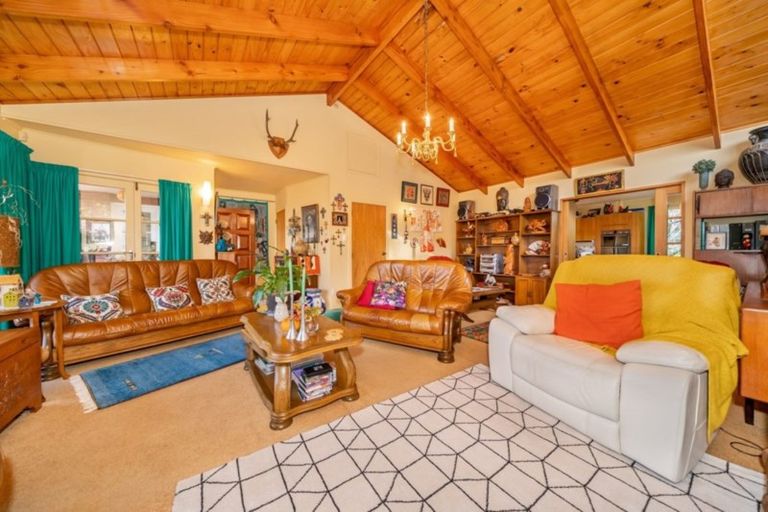 Photo of property in 10 Avro Road, Blue Mountains, Upper Hutt, 5371