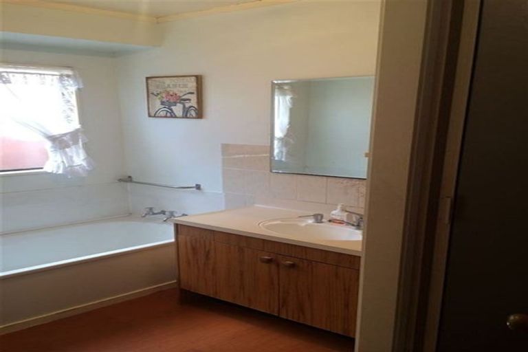 Photo of property in 1/62 Titirangi Road, New Lynn, Auckland, 0600