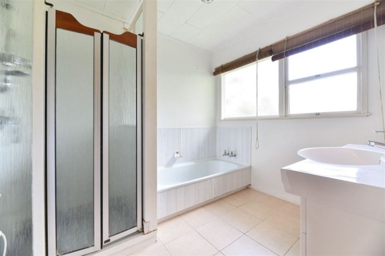 Photo of property in 109 Tiroroa Avenue, Te Atatu South, Auckland, 0610