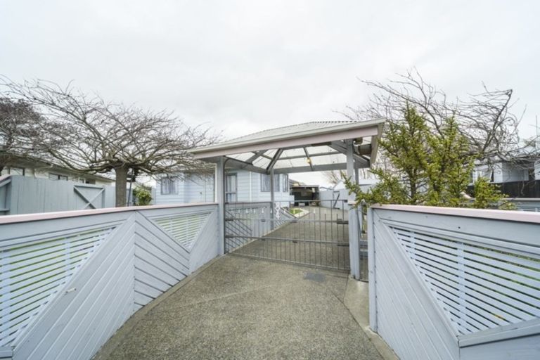 Photo of property in 84 Hillcrest Drive, Kelvin Grove, Palmerston North, 4414