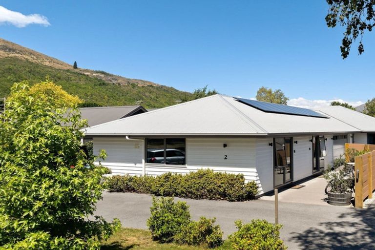 Photo of property in 2 Preston Drive, Arrowtown, 9302