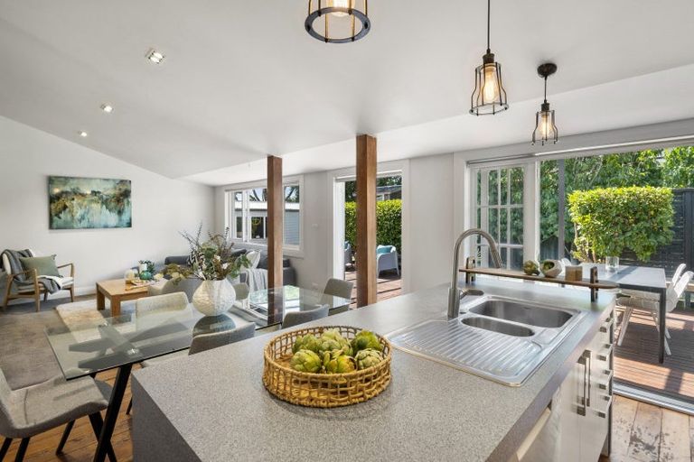 Photo of property in 17 Rimu Street, New Lynn, Auckland, 0600