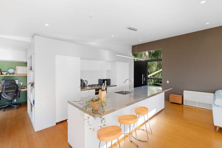 Photo of property in 91 Panorama Drive, Paraparaumu, 5032