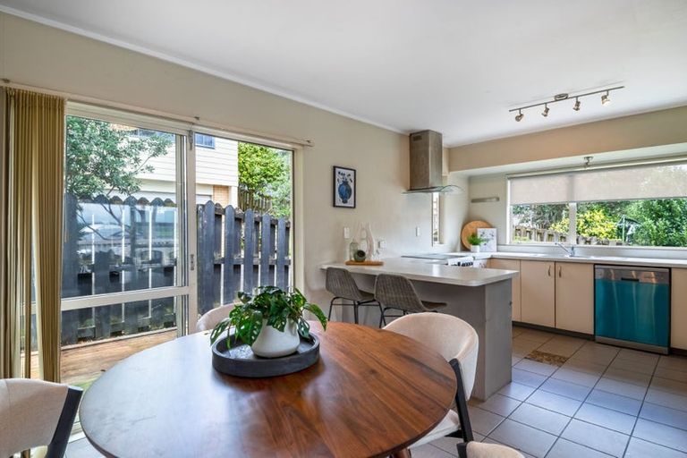 Photo of property in 1/44 Barbados Drive, Unsworth Heights, Auckland, 0632