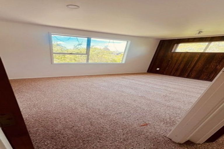 Photo of property in 8 Glucina Place, Glen Eden, Auckland, 0602