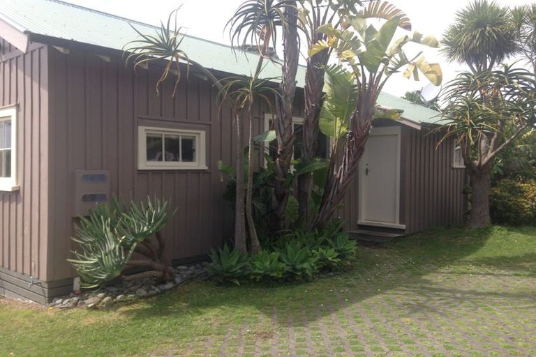 Photo of property in 27 Bournemouth Terrace, Murrays Bay, Auckland, 0630