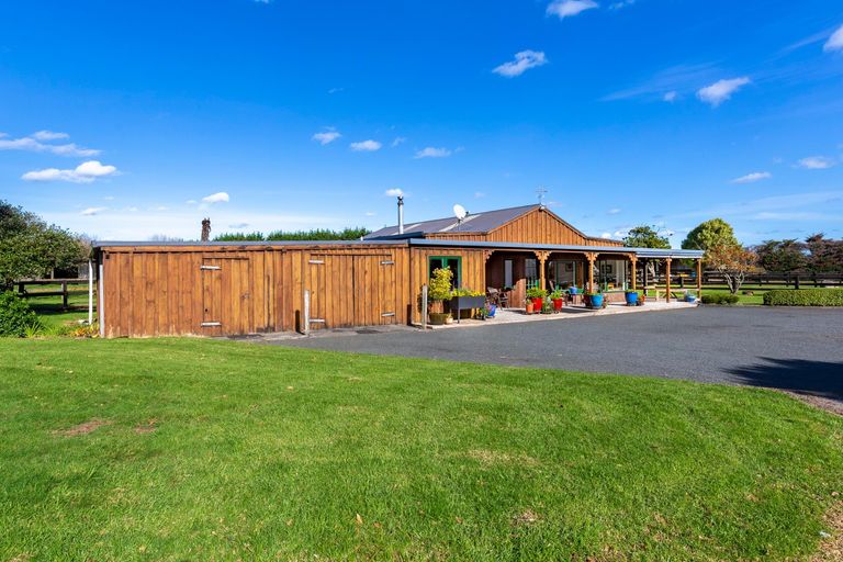 Photo of property in 1189 Glenbrook Road, Glenbrook, Waiuku, 2681