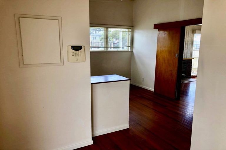 Photo of property in 11 Falkirk Street, Blockhouse Bay, Auckland, 0600