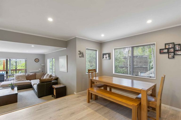 Photo of property in 2/19 Pemberton Avenue, Bayview, Auckland, 0629