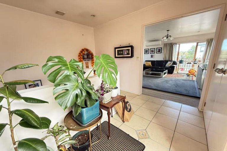 Photo of property in 9n View Road, Glenfield, Auckland, 0627