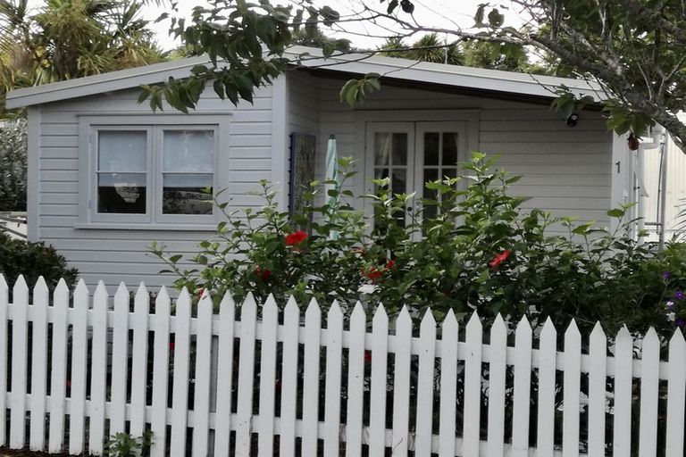 Photo of property in 27 Hastings Parade, Devonport, Auckland, 0624