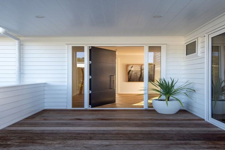 Photo of property in 15 Shelly Beach Parade, Cockle Bay, Auckland, 2014