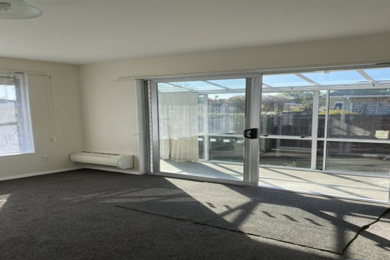 Photo of property in 1/10 Valecrest Avenue, Parklands, Christchurch, 8083