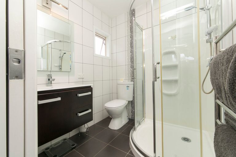 Photo of property in 18 Great North Road, Riverhead, 0820