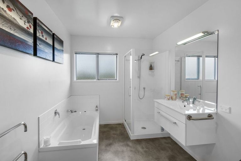 Photo of property in 8 Bayview Park Lane, Orewa, 0931