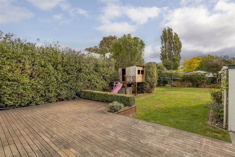 Photo of property in 17 Grimseys Road, Redwood, Christchurch, 8051