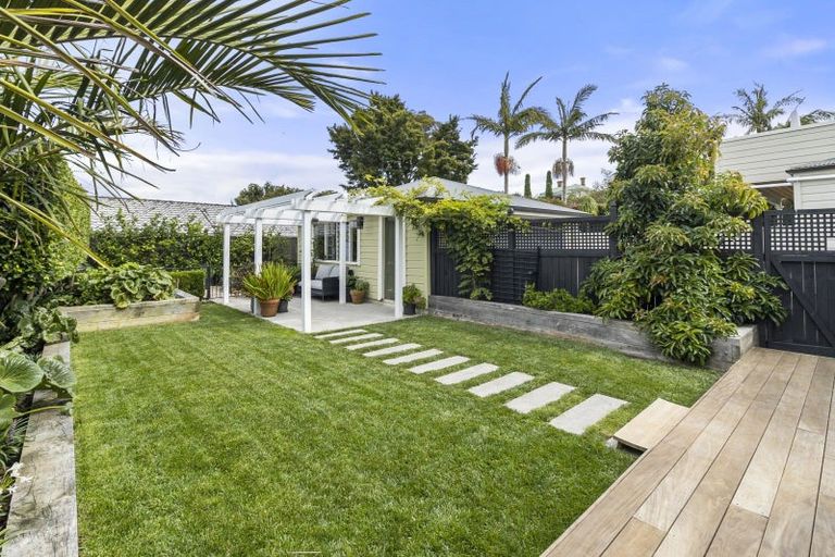 Photo of property in 3 Kerr Street, Devonport, Auckland, 0624