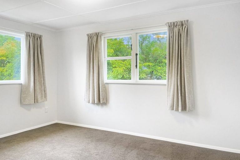 Photo of property in 31 Pinehaven Road, Pinehaven, Upper Hutt, 5019