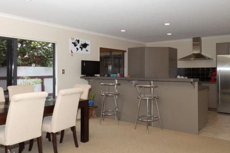 Photo of property in 9a Oxford Street, Taradale, Napier, 4112