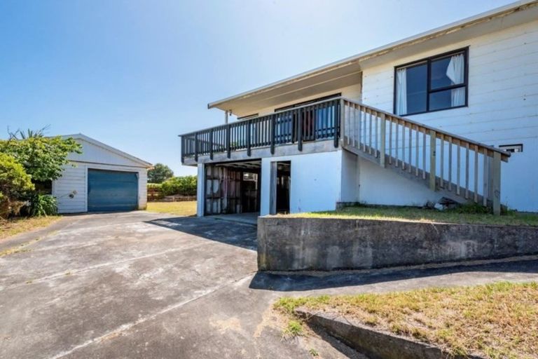 Photo of property in 11 Jane Street, Waikanae Beach, Waikanae, 5036