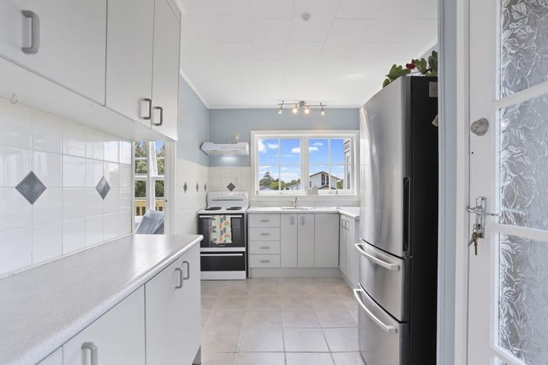 Photo of property in 1/39 Butterworth Drive, Glendene, Auckland, 0602