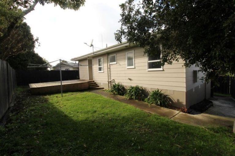 Photo of property in 12 Quincey Place, Massey, Auckland, 0614