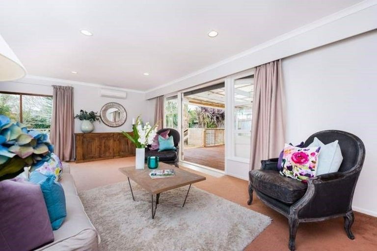 Photo of property in 112 Edmonton Road, Henderson, Auckland, 0612