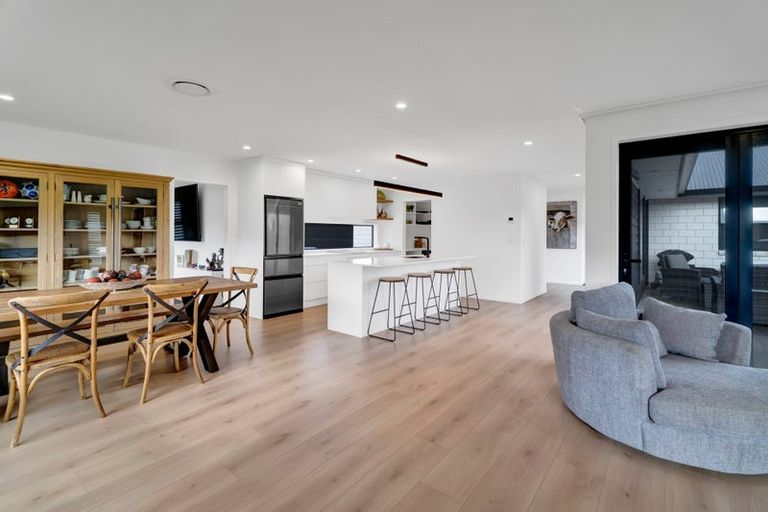 Photo of property in 26 Mercade Close, Stratford, 4332