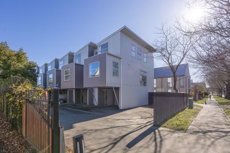 Photo of property in 1/3 Grove Road, Addington, Christchurch, 8024