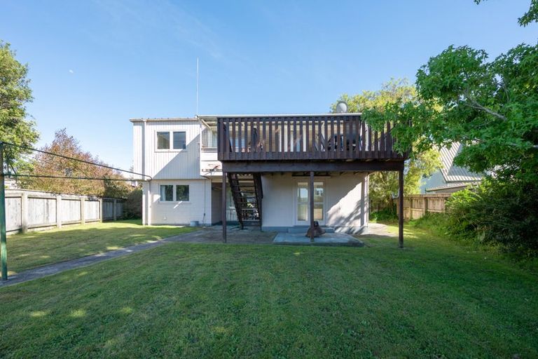 Photo of property in 6 Tirita Street, Kawaha Point, Rotorua, 3010