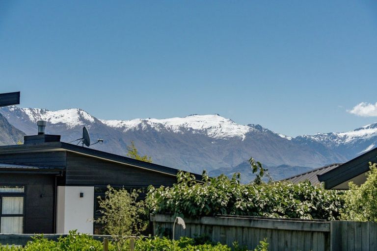 Photo of property in 9 Centre Crescent, Wanaka, 9305