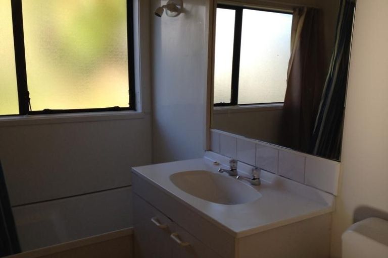 Photo of property in 2/24 Beswick Place, Birkdale, Auckland, 0626