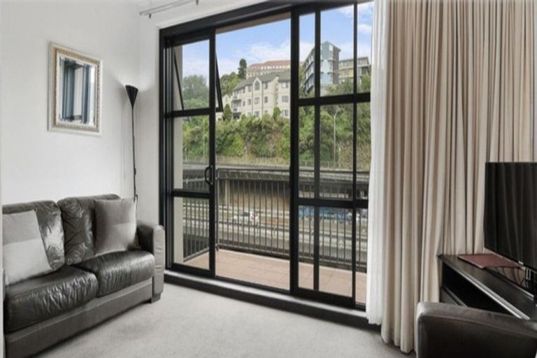 Photo of property in Atrium Apartments, 3n/154 The Terrace, Wellington Central, Wellington, 6011