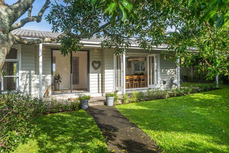Photo of property in 12 Midway Avenue, Castor Bay, Auckland, 0620