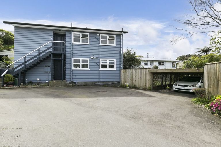 Photo of property in 179 Newlands Road, Newlands, Wellington, 6037