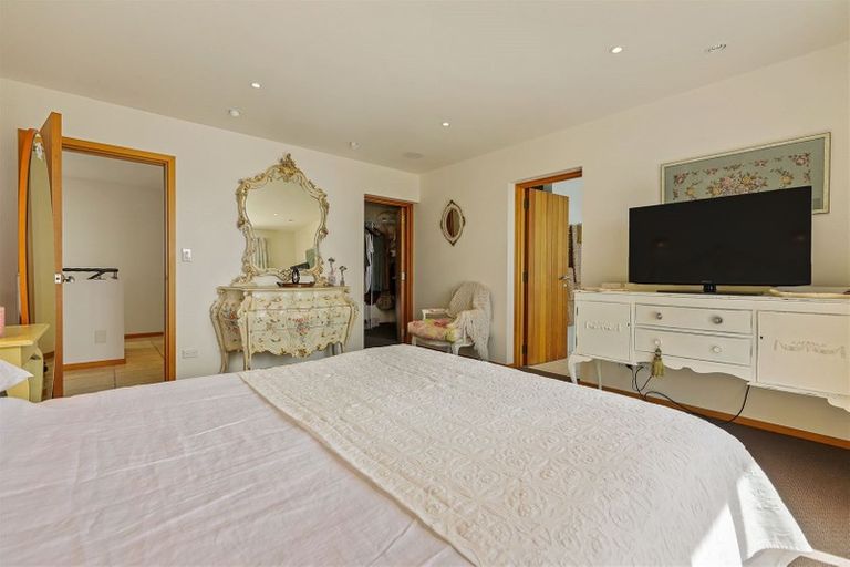 Photo of property in 7 Gardenhill Lane, Redcliffs, Christchurch, 8081