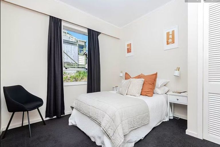 Photo of property in 10 Black Rock Road, Newlands, Wellington, 6037