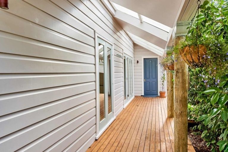 Photo of property in 9 Mahoe Street, Eastbourne, Lower Hutt, 5013