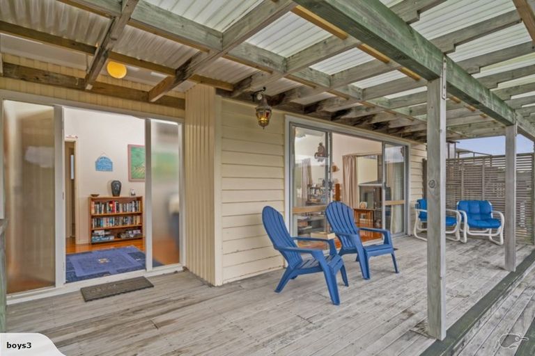 Photo of property in 9 Captain Cook Road, Cooks Beach, Whitianga, 3591