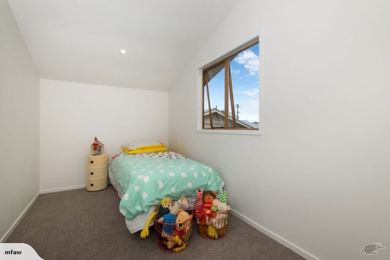 Photo of property in 2/5 Eversleigh Road, Belmont, Auckland, 0622