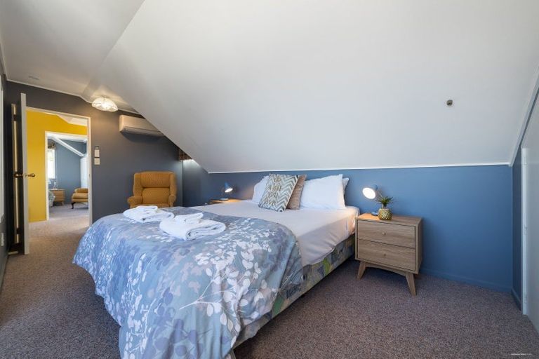 Photo of property in 141 Wynyard Crescent, Fernhill, Queenstown, 9300